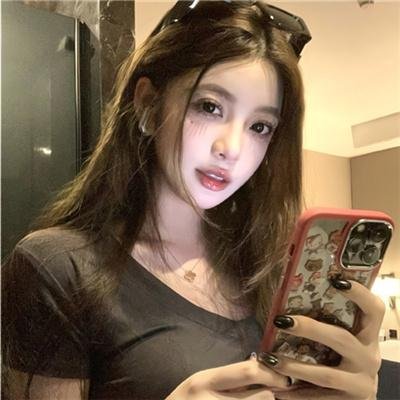 俏丽佳人